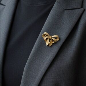 Vintage Sarah Coventry Gold Tone Bow Brooch Shimmery Signed